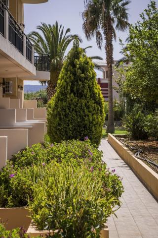 Vantaris Garden & Corner