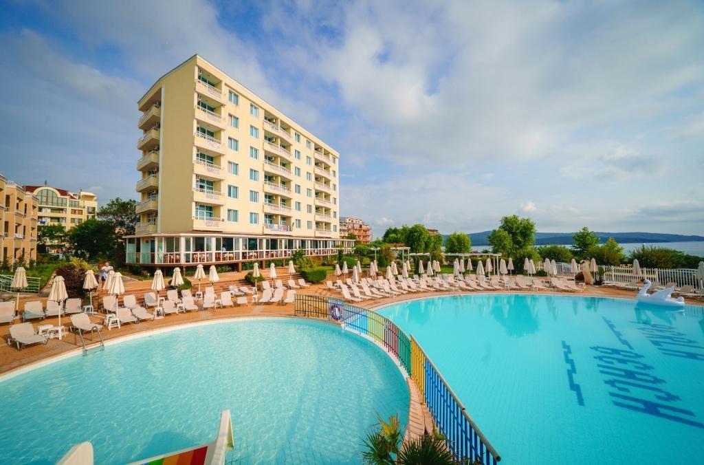 Perla Beach Holiday Club