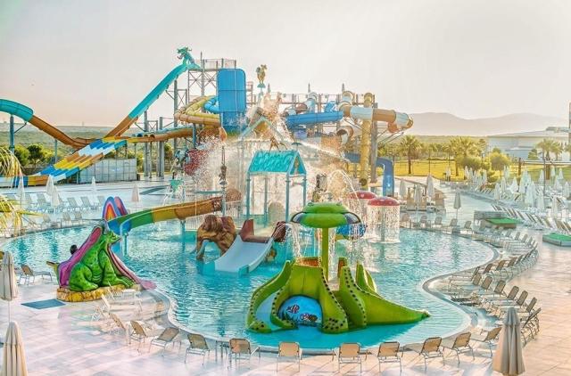 Aquasis De Luxe Resort & Spa