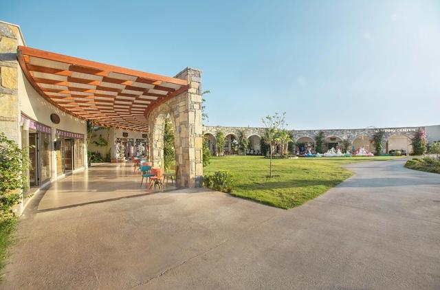 Aquasis De Luxe Resort & Spa