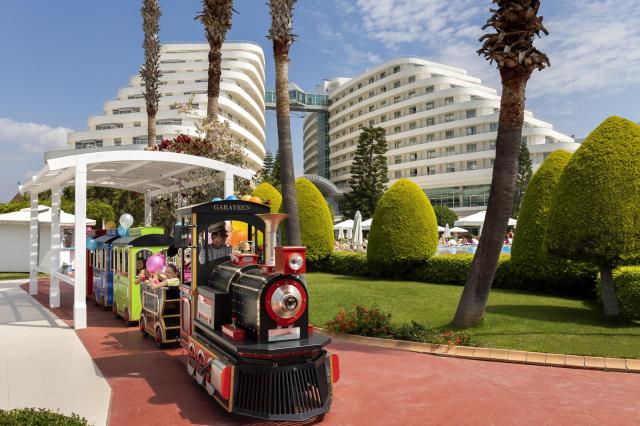 Miracle Resort