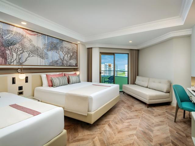 Delphin Palace