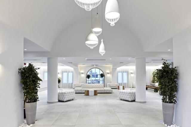 Costa Grand Resort & Spa