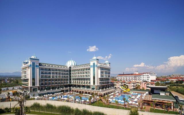 Luna Blanca Resort