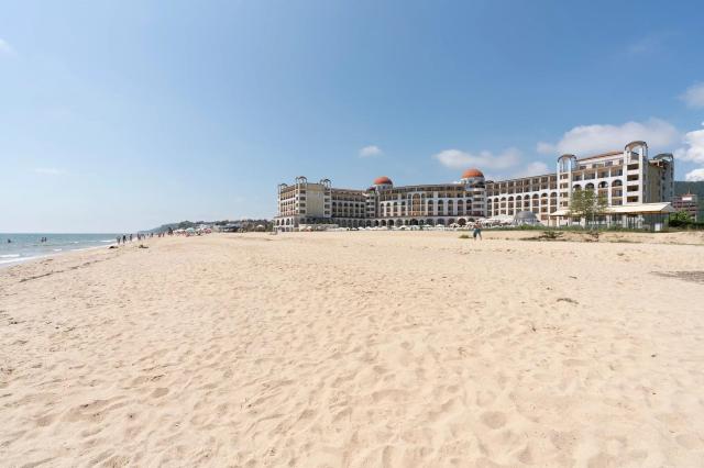 Alua Helios Bay