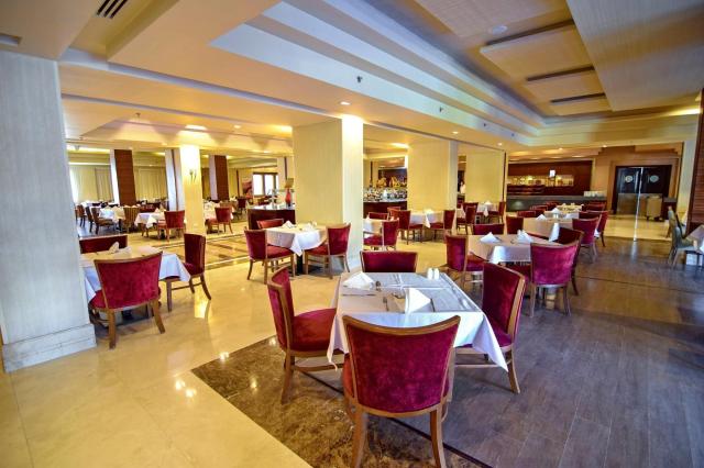 Mövenpick Waterpark Resort & Spa Soma Bay