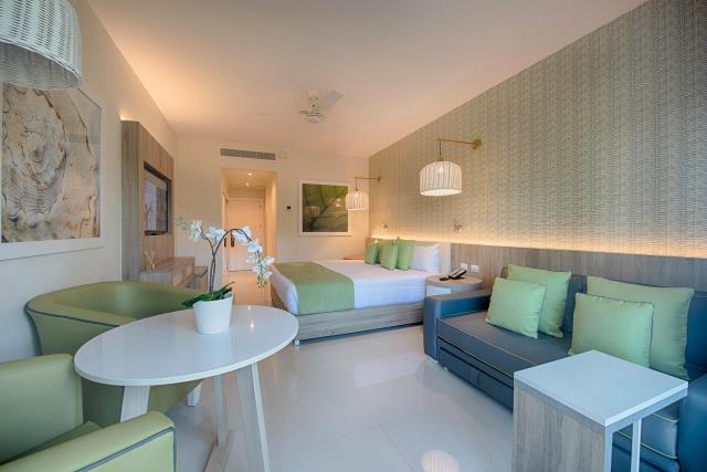 Grand Sirenis Cocotal Beach Resort