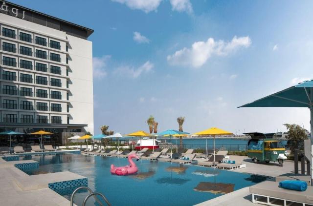 Rove La Mer Beach