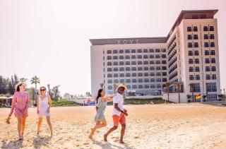 Rove La Mer Beach
