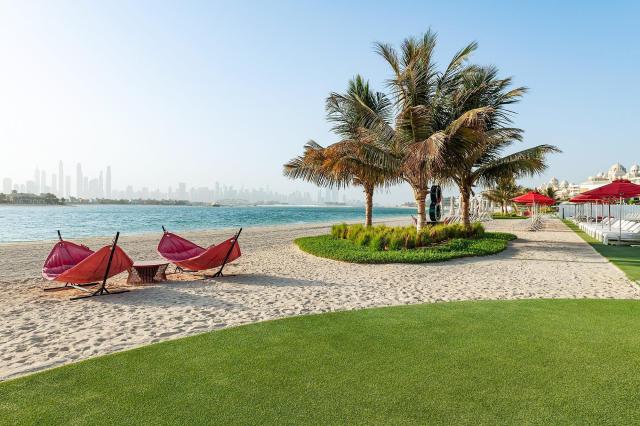 Th8 Palm Dubai Beach Resort
