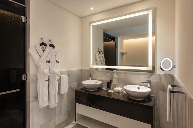 Th8 Palm Dubai Beach Resort