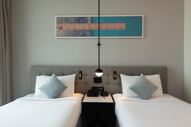Th8 Palm Dubai Beach Resort