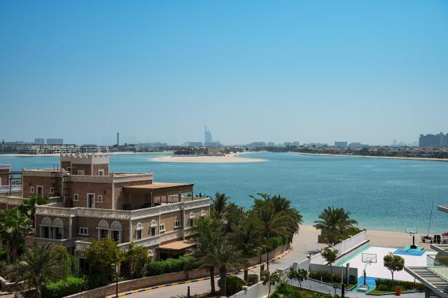 Th8 Palm Dubai Beach Resort