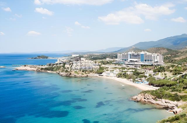 Aria Claros Beach