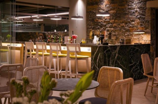Petousis Hotel & Suites