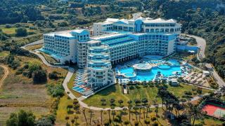Luxury Resort Hotel & Spa Atrium Platinum