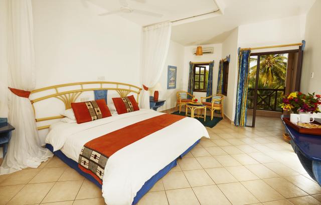 2 dny Safari Tsavo East + pobyt u moře v Neptune Beach