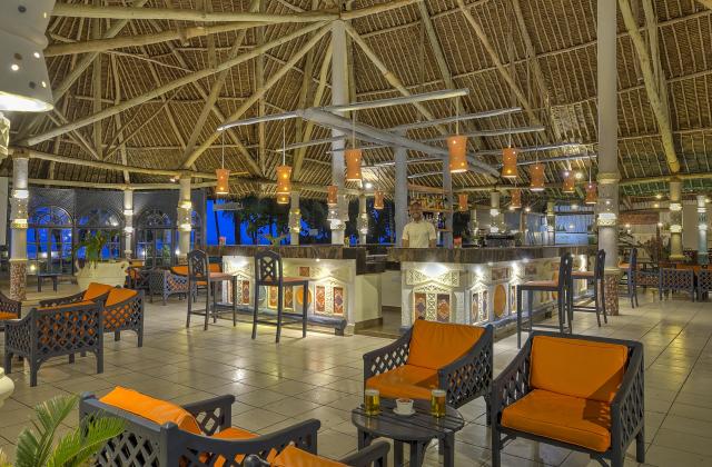 2 dny Safari Tsavo East + pobyt u moře v Neptune Village