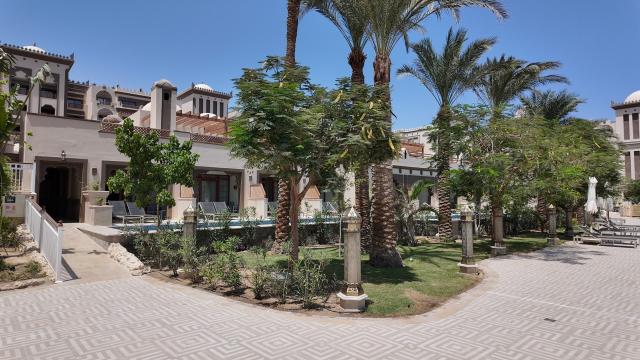 El Kasr Sahl Hasheesh