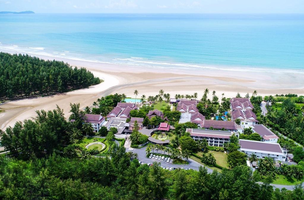 Apsara Beachfront Resort and Villa