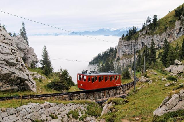 Nejkrásnější kouty Švýcarska panoramatickými drahami