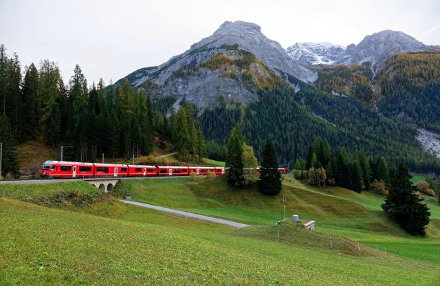 Nejkrásnější kouty Švýcarska panoramatickými drahami
