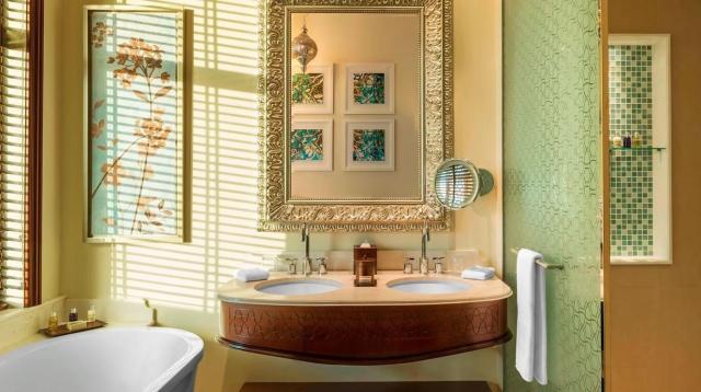 Hotel Ajman Saray
