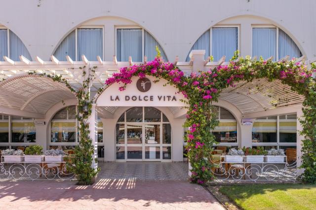 Hotel Desert Rose Resort
