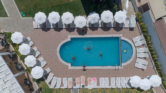 Hotel The Raga Side