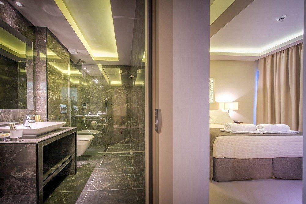 Hotel Azure Resort