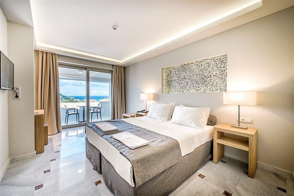 Hotel Azure Resort