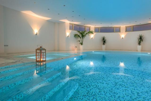 Hotel Azure Resort