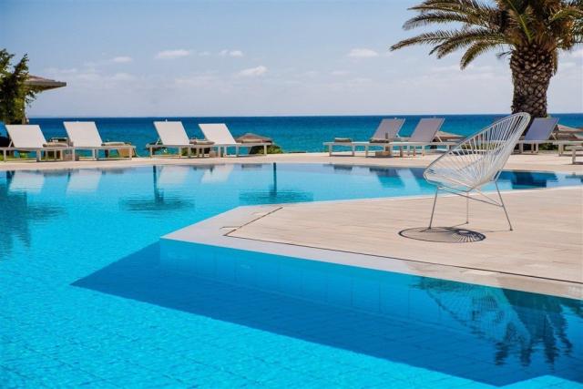 Hotel The Bay & Suites