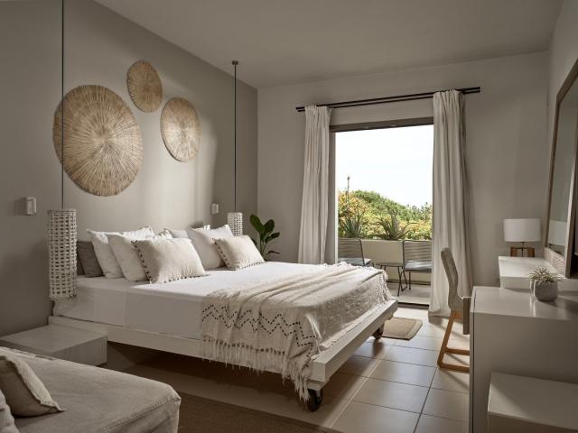 Hotel The Bay & Suites