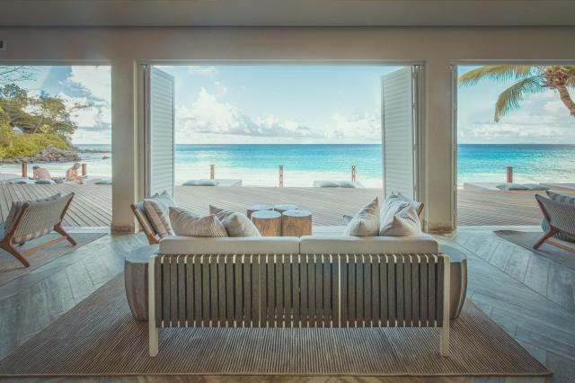 Carana Beach Hotel