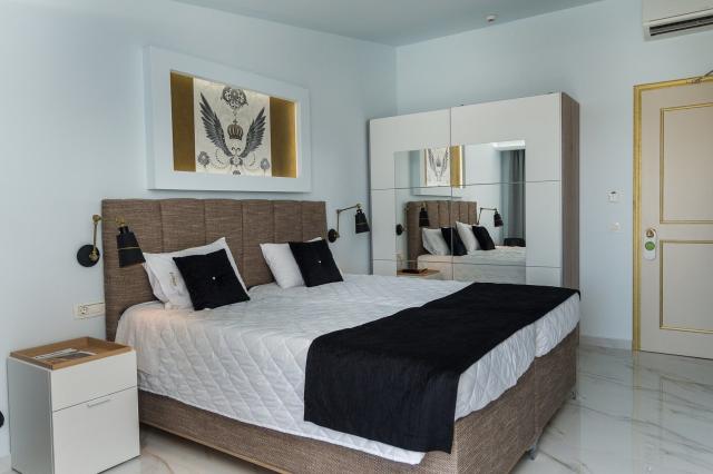 Hotel Ionis Art