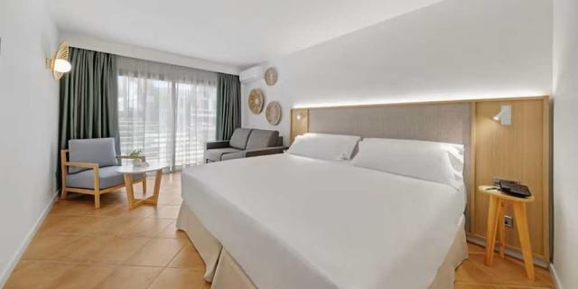 Hotel Occidental Cala Vinas