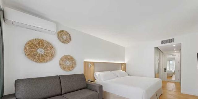 Hotel Occidental Cala Vinas