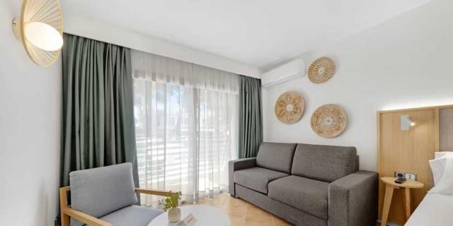 Hotel Occidental Cala Vinas