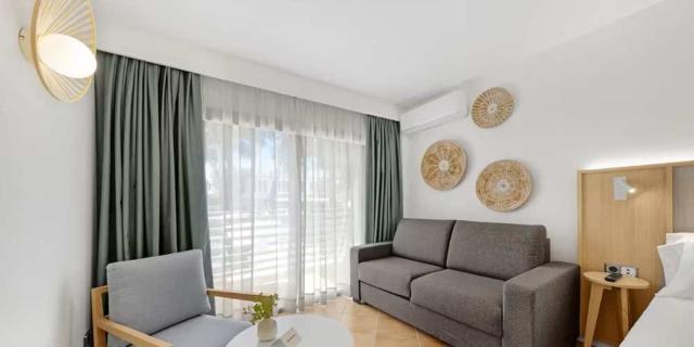 Hotel Occidental Cala Vinas