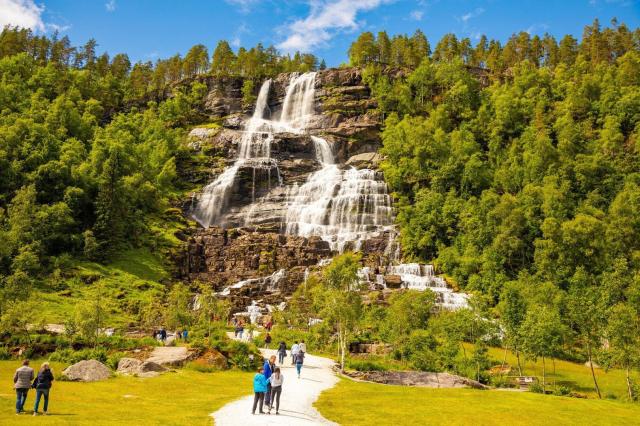 Bergen, Stavanger s výstupem na Preikestolen