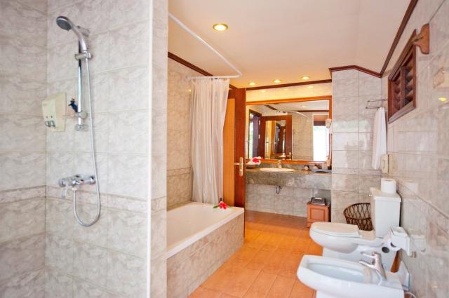 Royal Island Resort & Spa Maldives
