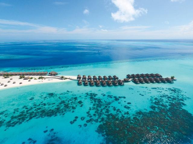 Constance Moofushi Resort