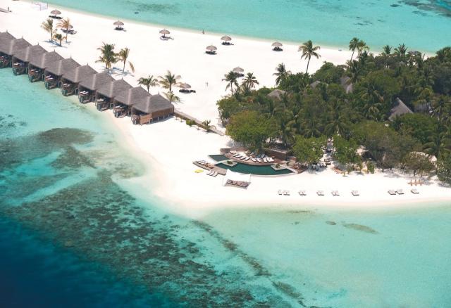 Constance Moofushi Resort