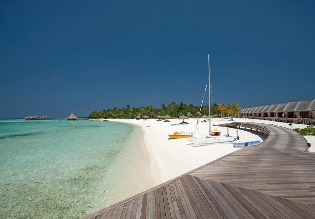Constance Moofushi Resort