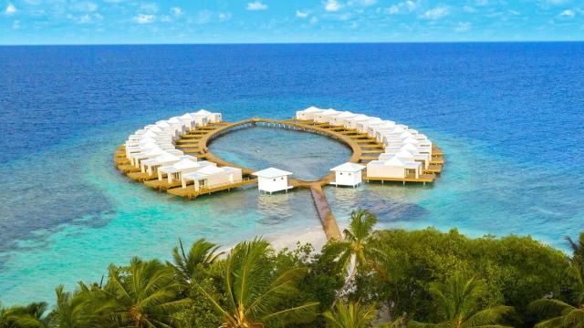 Hotel Sandies Bathala Resort