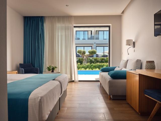 Hotel Cavo Orient Beach Hotel & Suites