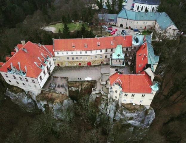 Zámecký Hotel Hrubá Skála