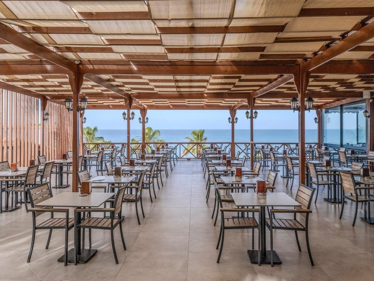 Hotel Adora Calma Beach