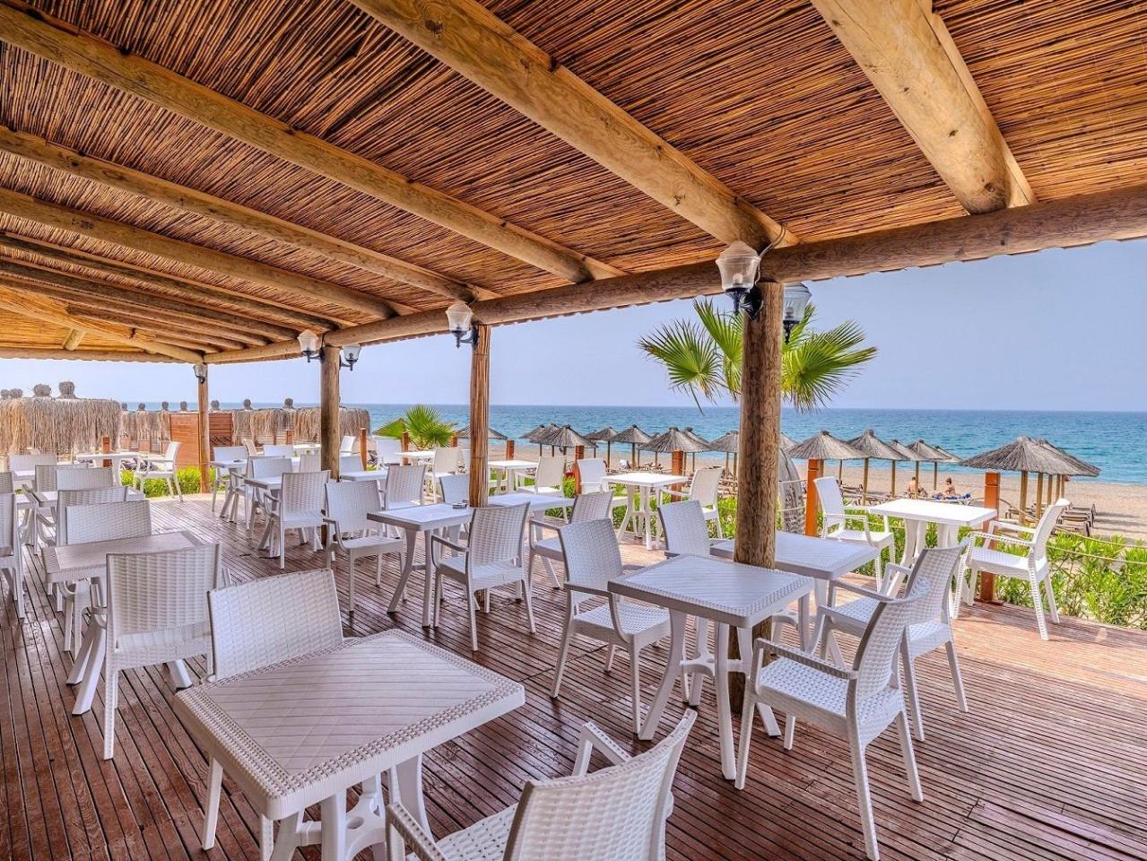 Hotel Adora Calma Beach